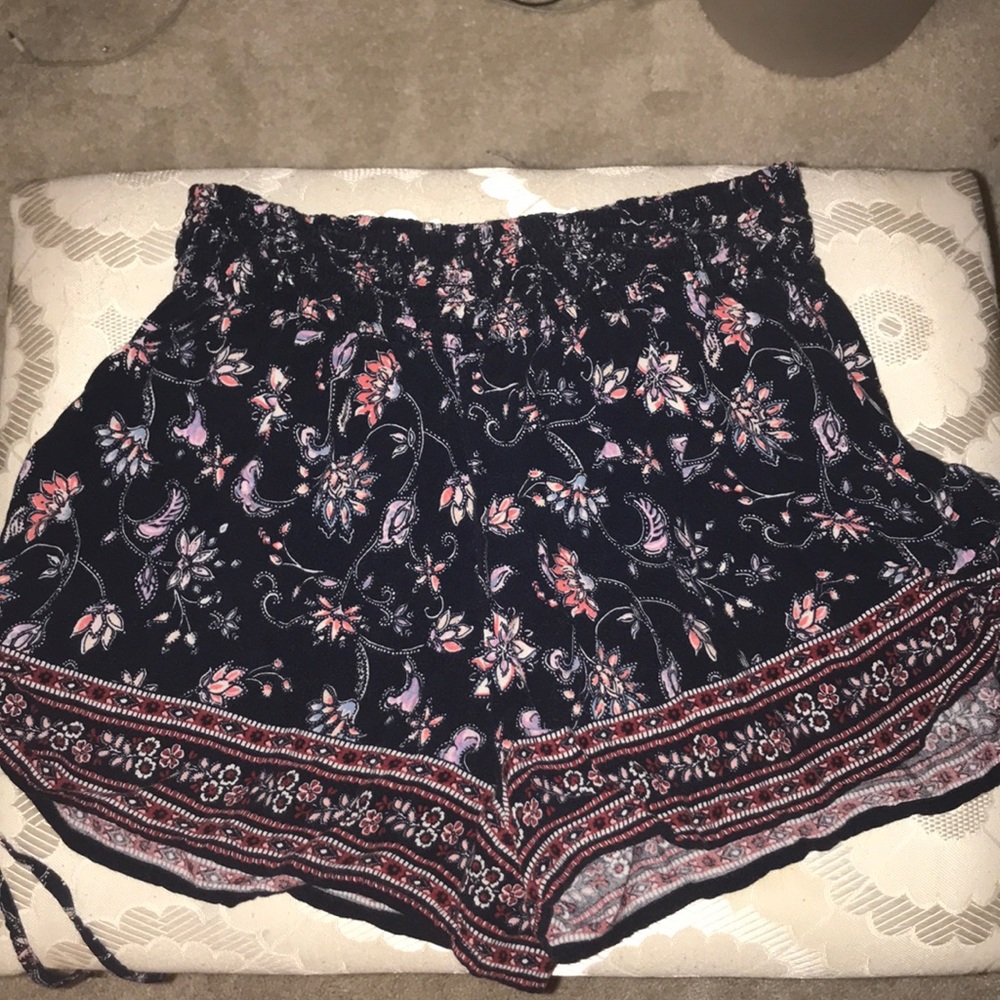 hollistter flowy shorts